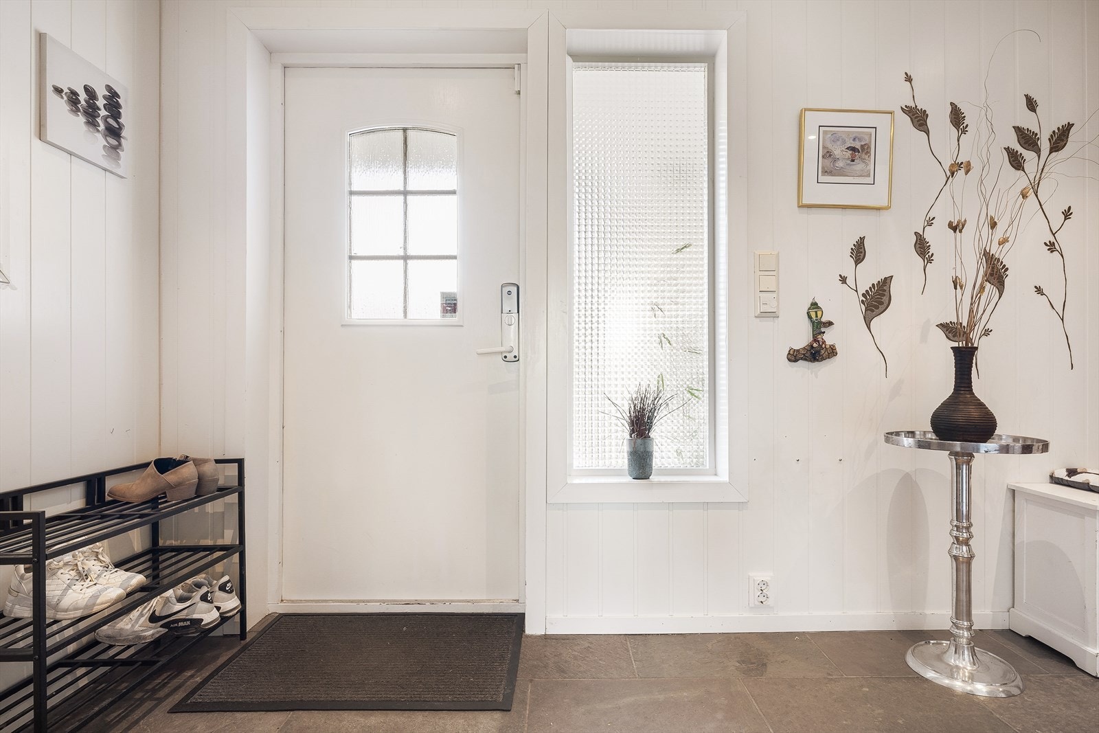 Du blir ønsket velkommen inn i en hyggelig entré. Galleribilde