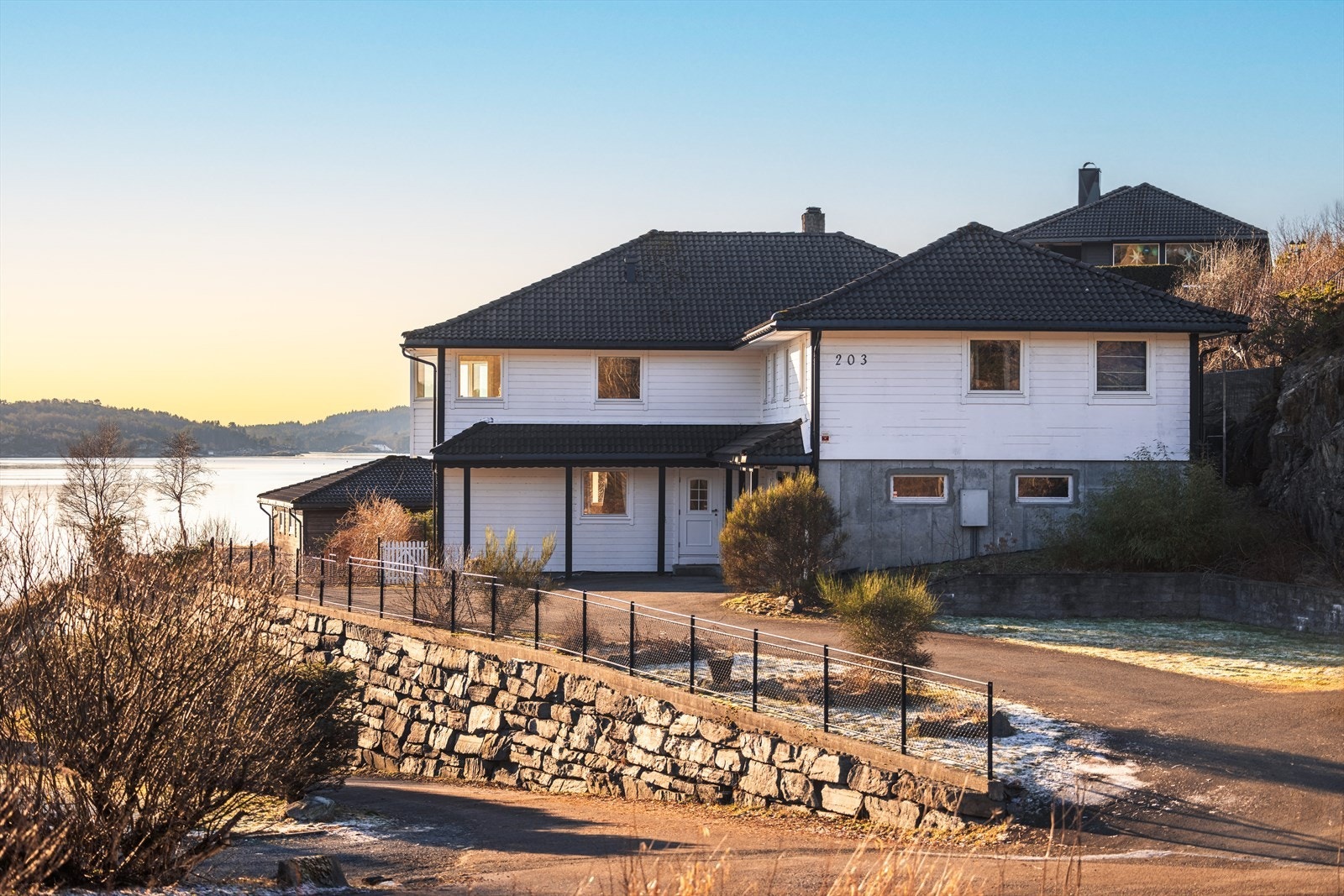 Velkommen til visning i flotte Myntevikvegen 203 presentert av Fana Sparebank Eiendom v/ Stian Bruaas. Galleribilde