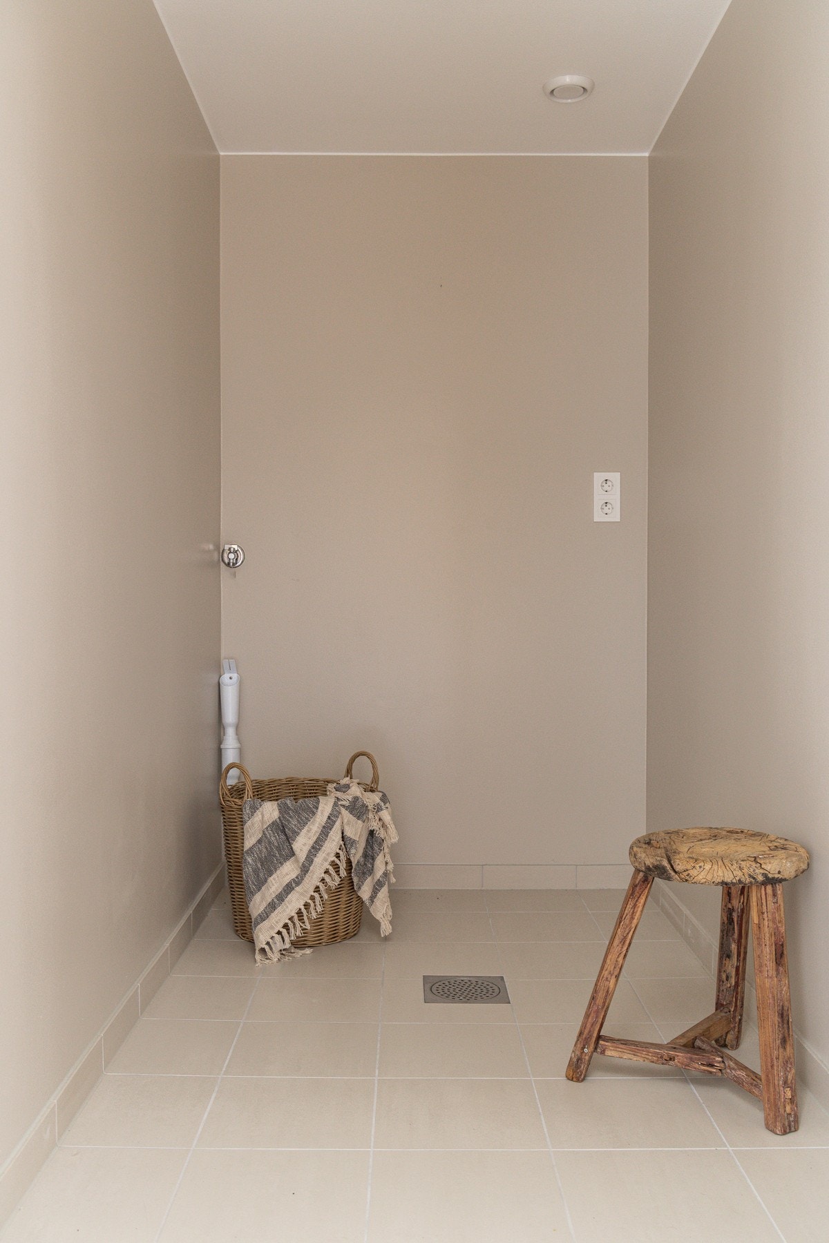 I tillegg er det et eget vaskerom. Her er det opplegg for vaskemaskin og tørketrommel. Galleribilde