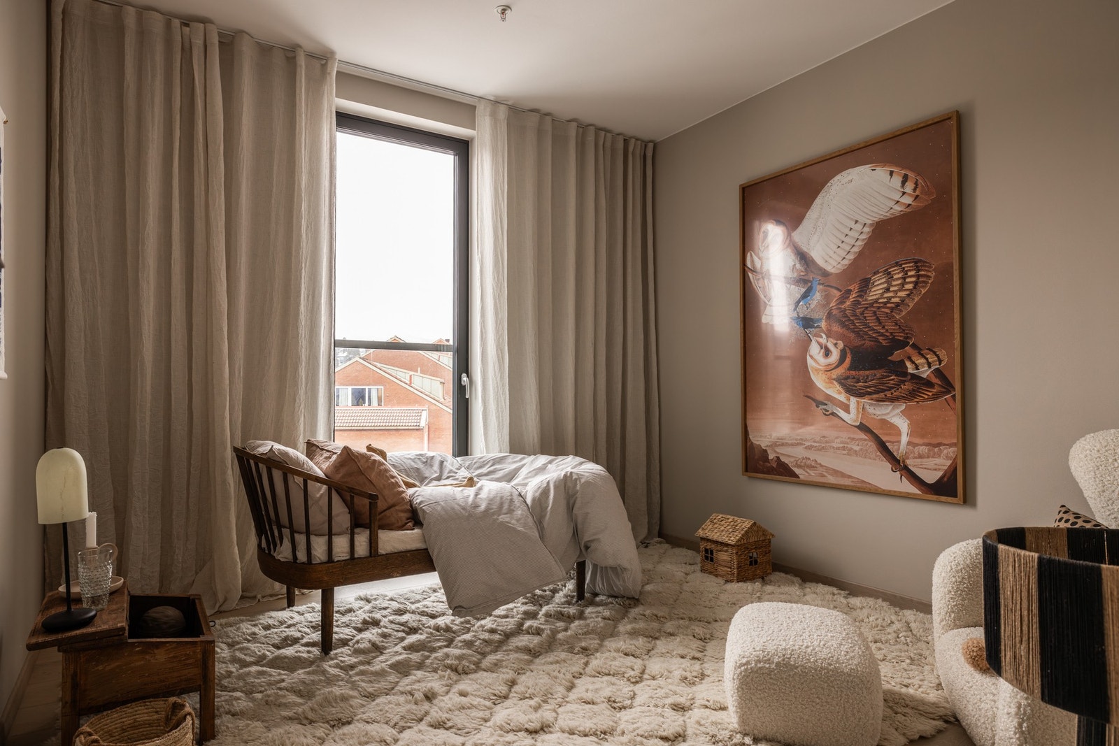 Rommene har mange innredningsmuligheter og bruksmuligheter. Her kan det være barnerom, gjesterom, eller kontor. Galleribilde