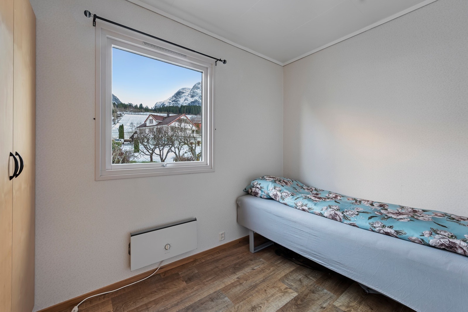 Soverom 2 med skap Galleribilde