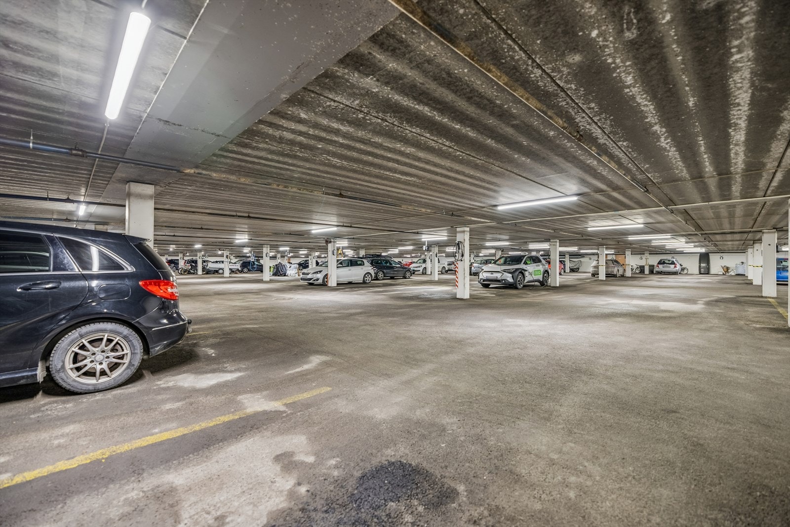 Det medfølger én fast parkeringsplass (nr. 52) i felles garasjeanlegg. Galleribilde