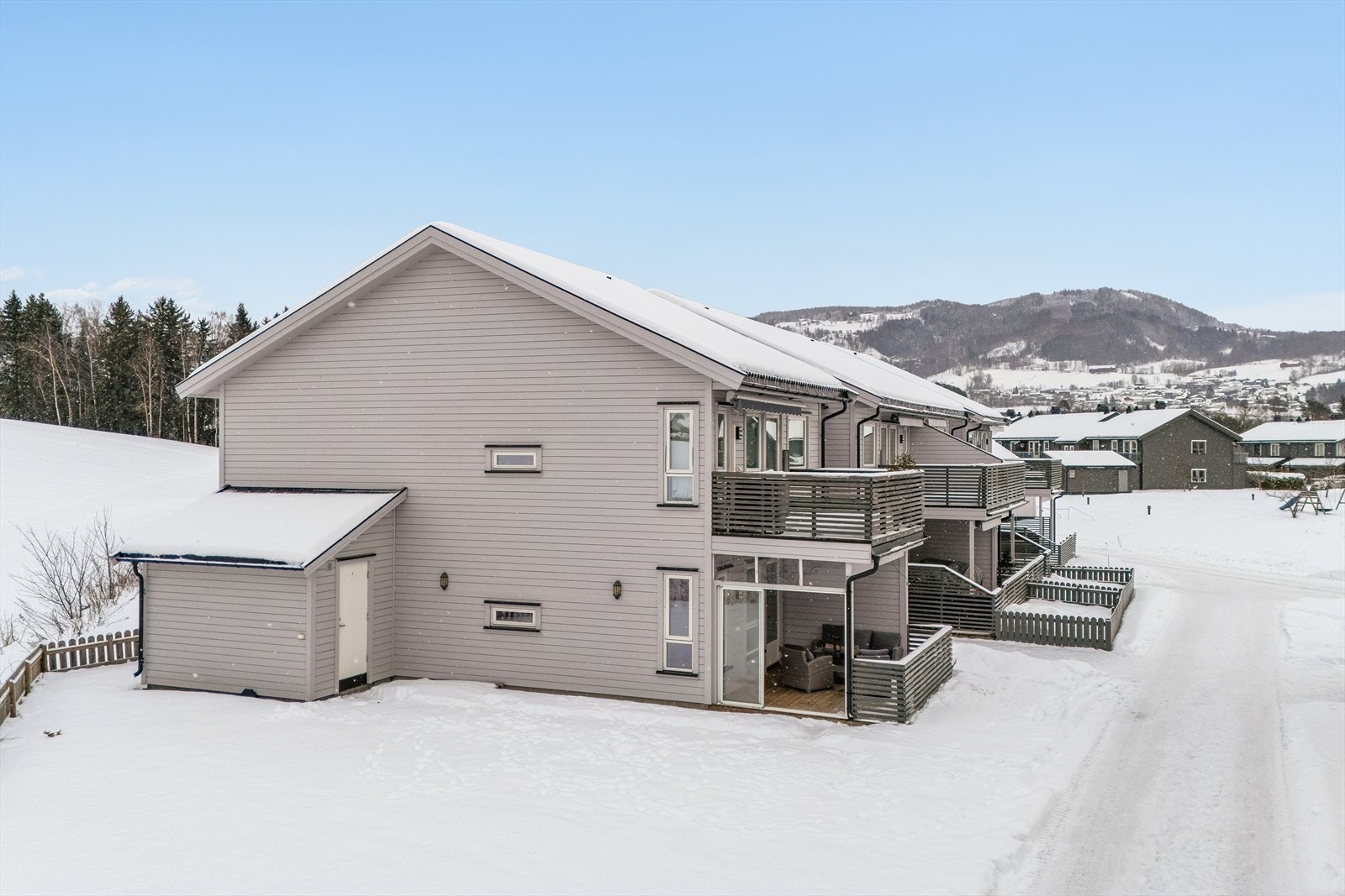Eiendommen har en rolig og tilbaketrukket beliggenhet i det veletablerte boligområdet Aannerud. Galleribilde