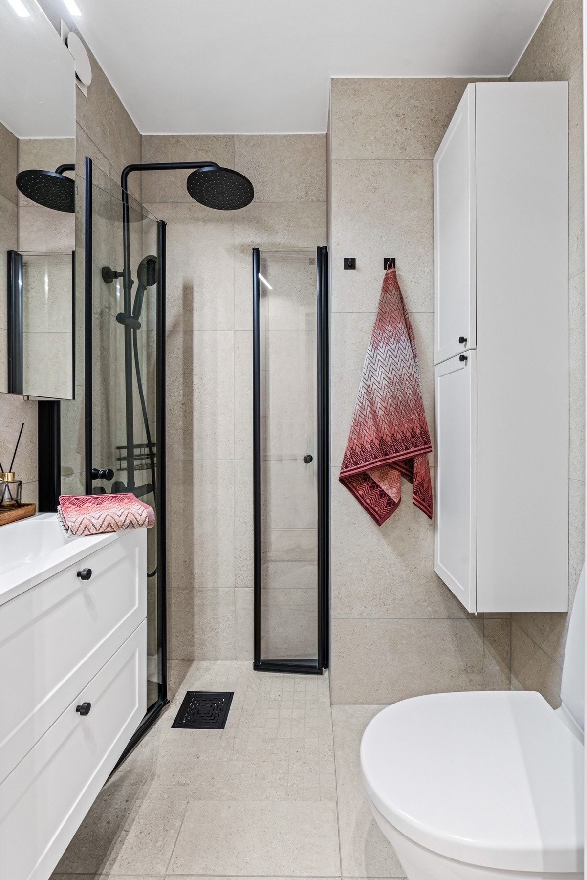 Leilighetens bad ble overflateoppusset i 2025 Galleribilde