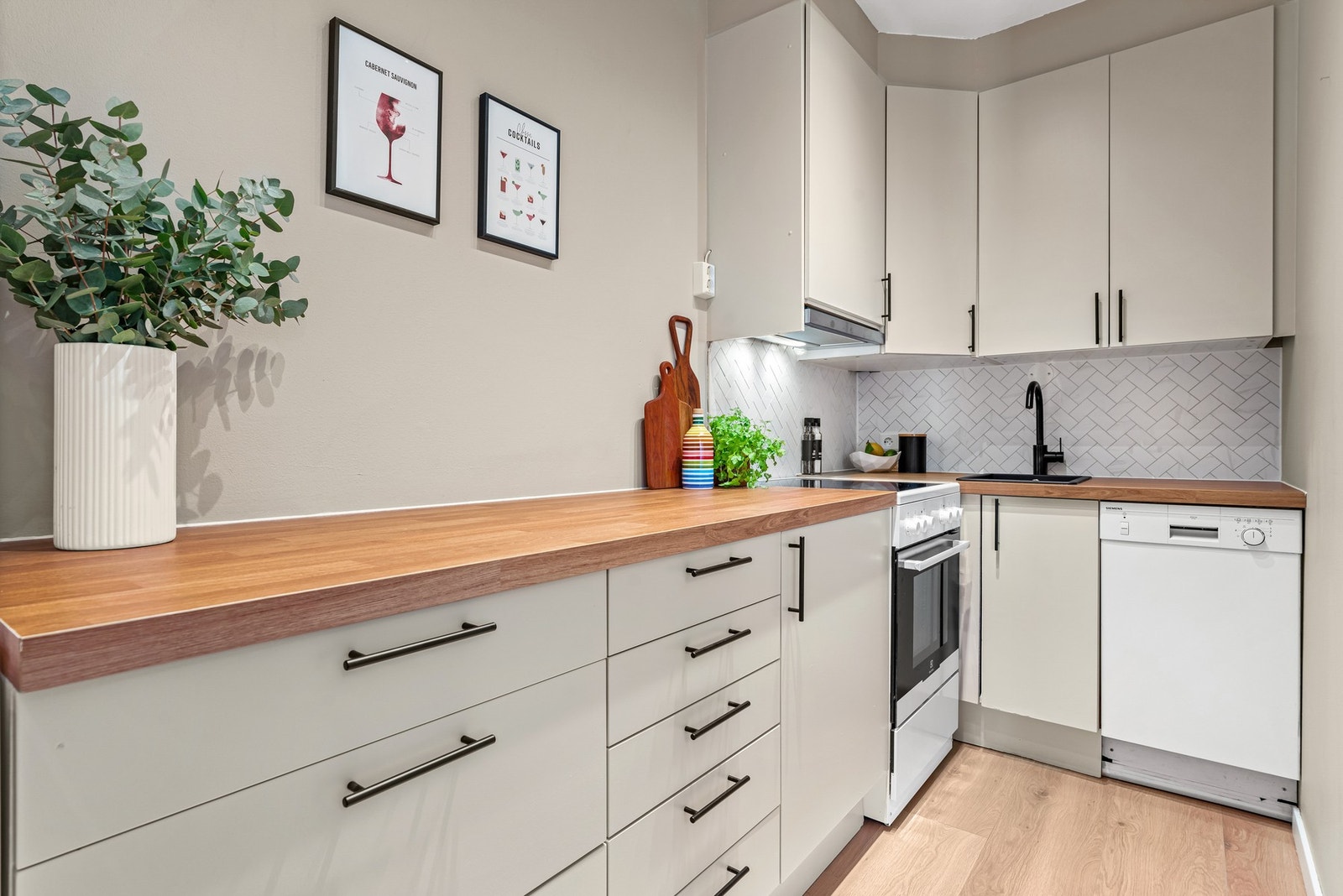 I 2025 ble innredningen malt, og det ble skiftet benkeplate og vask Galleribilde