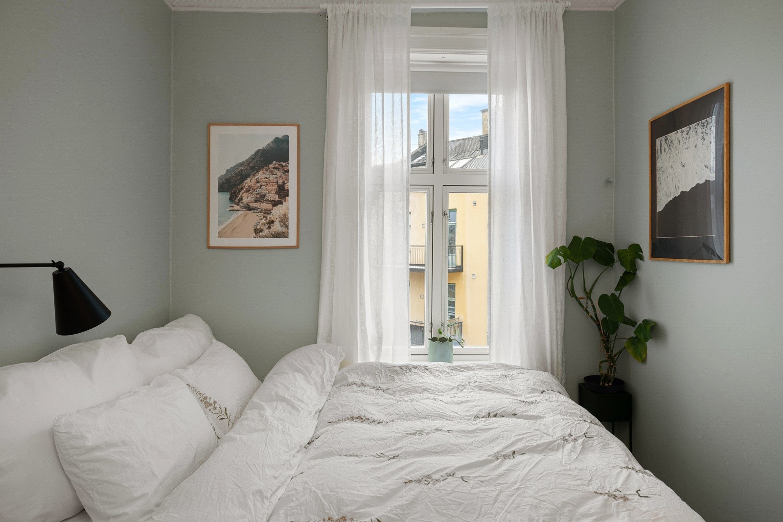 Soverommene ble malt i 2023. Rommene er innredet med garderobeskap som følger handelen. Galleribilde