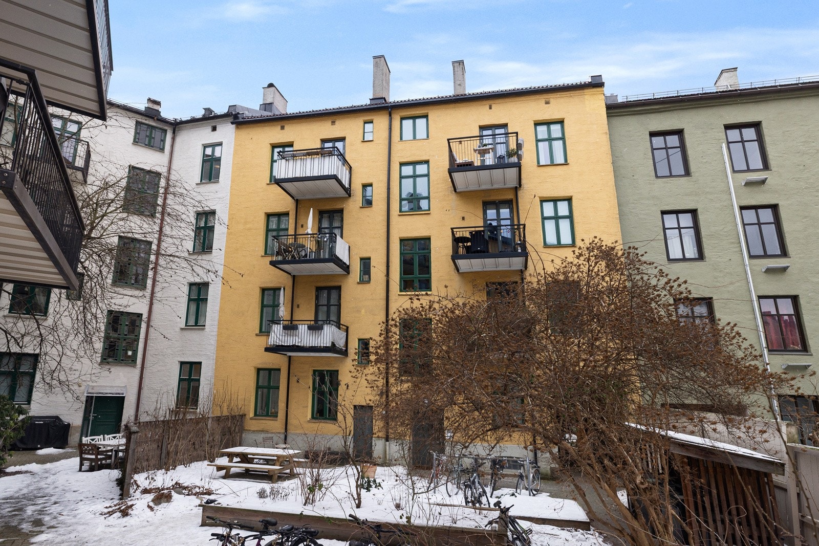 Vinduene i borettslaget ble byttet i 2025 og taket i 2020. Galleribilde