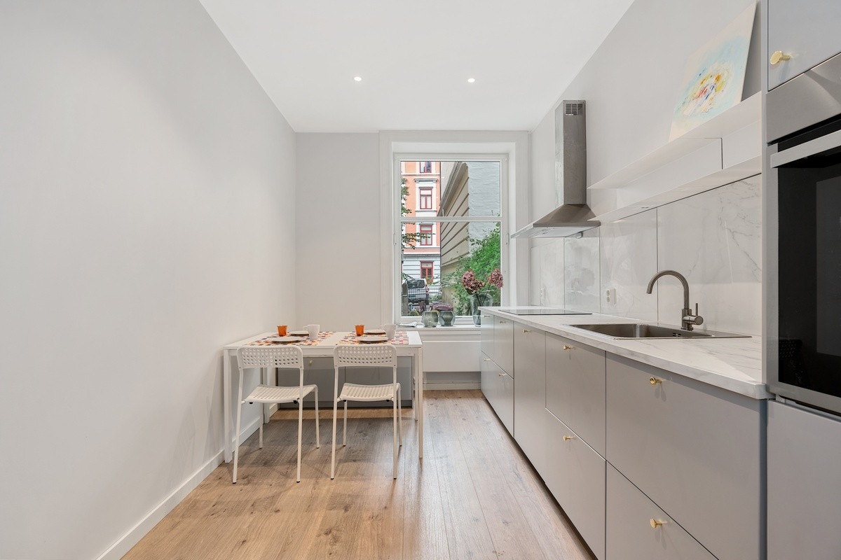 Kjøkken med spiseplass Galleribilde