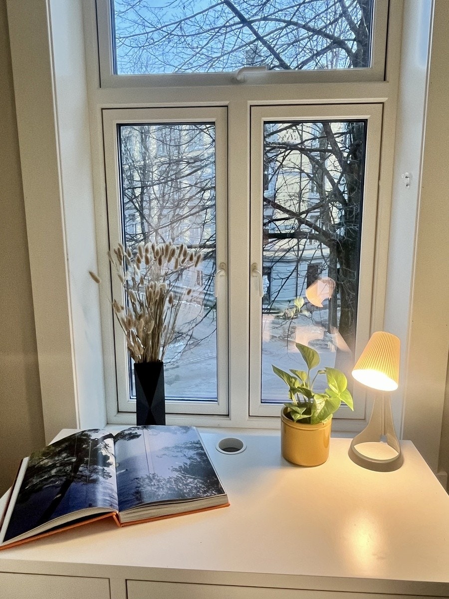 Skrivepult med fin utsikt Galleribilde