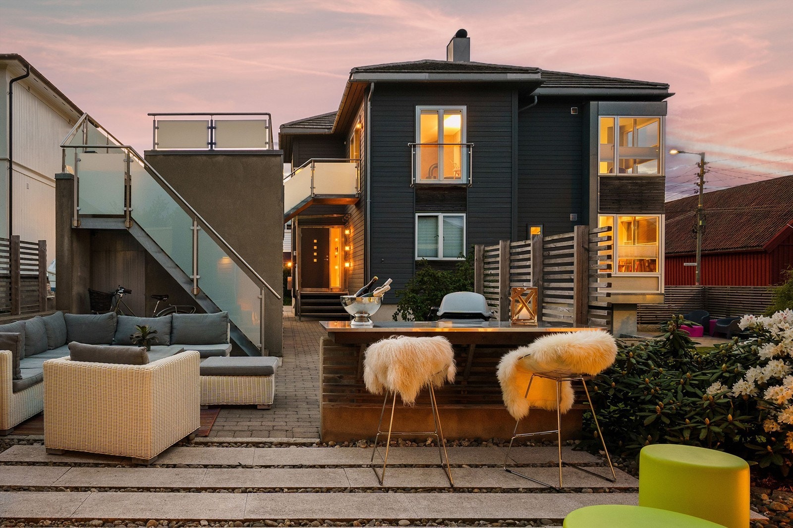 Smertuveien 3 presenteres av Karl Robert Hansen i Krogsveen. Galleribilde