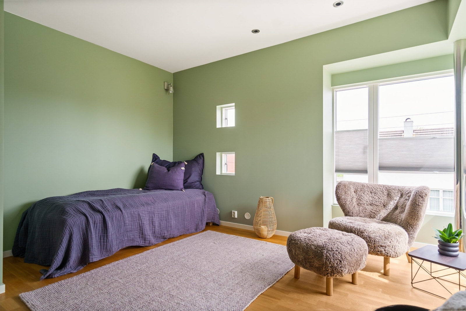 Soverom II er velfungerende som barne-/gjesterom eller en sekundær stue. Galleribilde