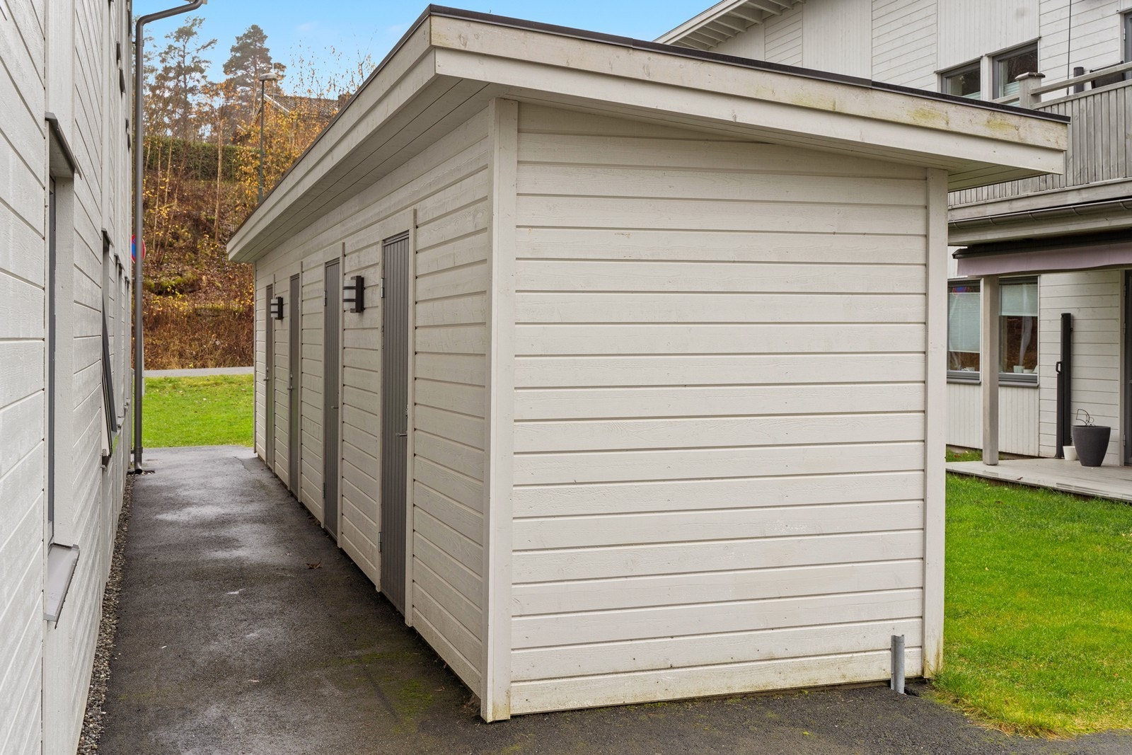 Utvendig sportsbod. Galleribilde