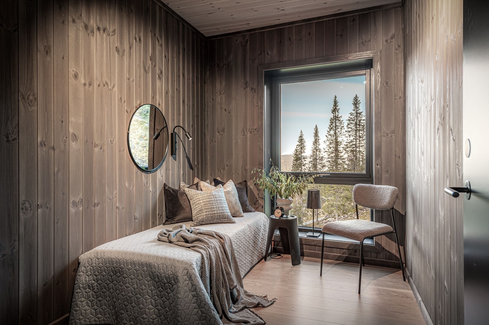 Soverom IV - Leiligheten har til sammen 4 gode soverom med plass til mange. Galleribilde