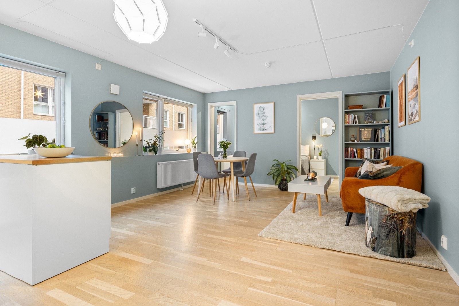 Leiligheten ligger fint til i byggets 2.etasje med heisadkomst. Galleribilde