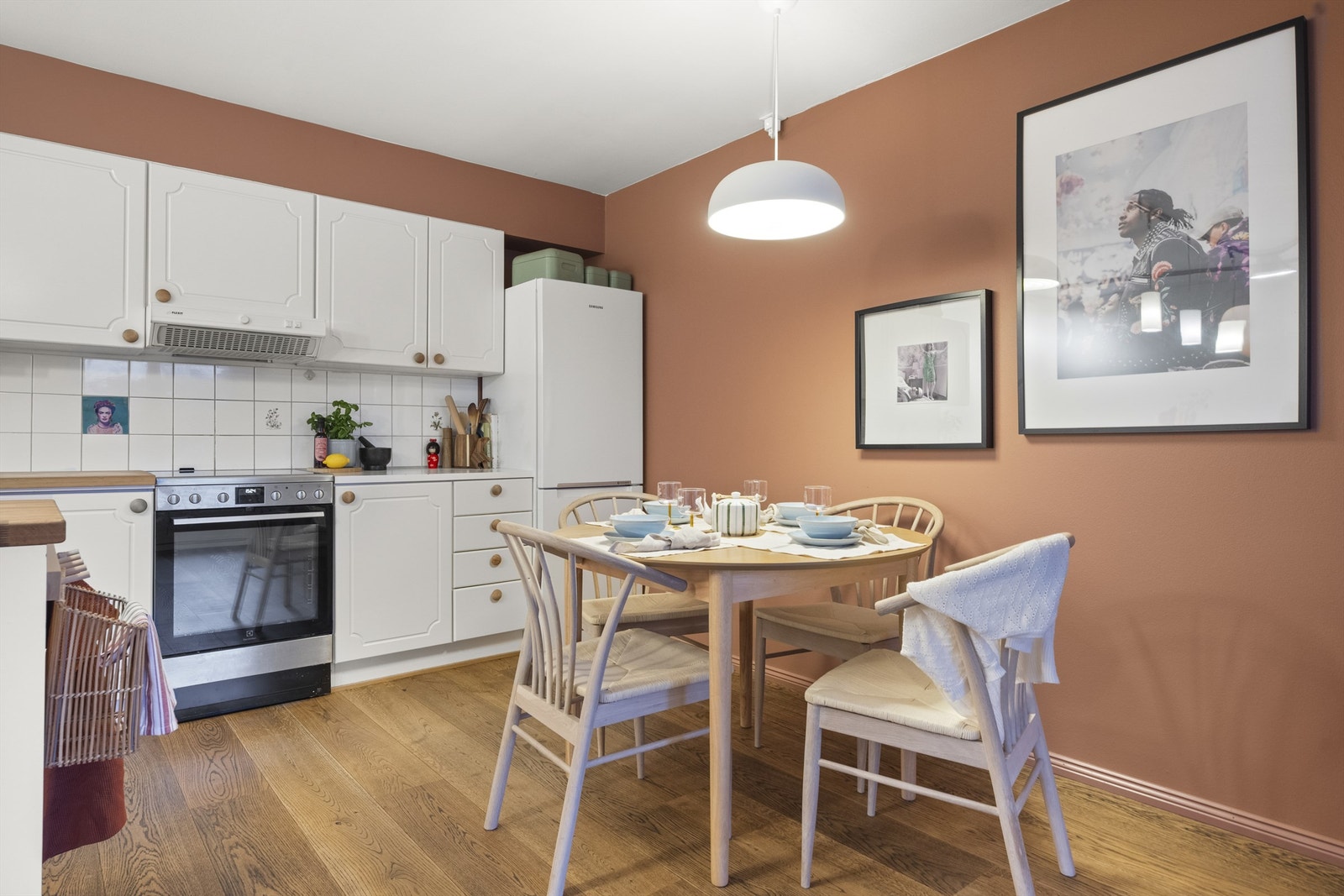 I tilknytning til kjøkkenet er det god plass til et spisebord. Galleribilde