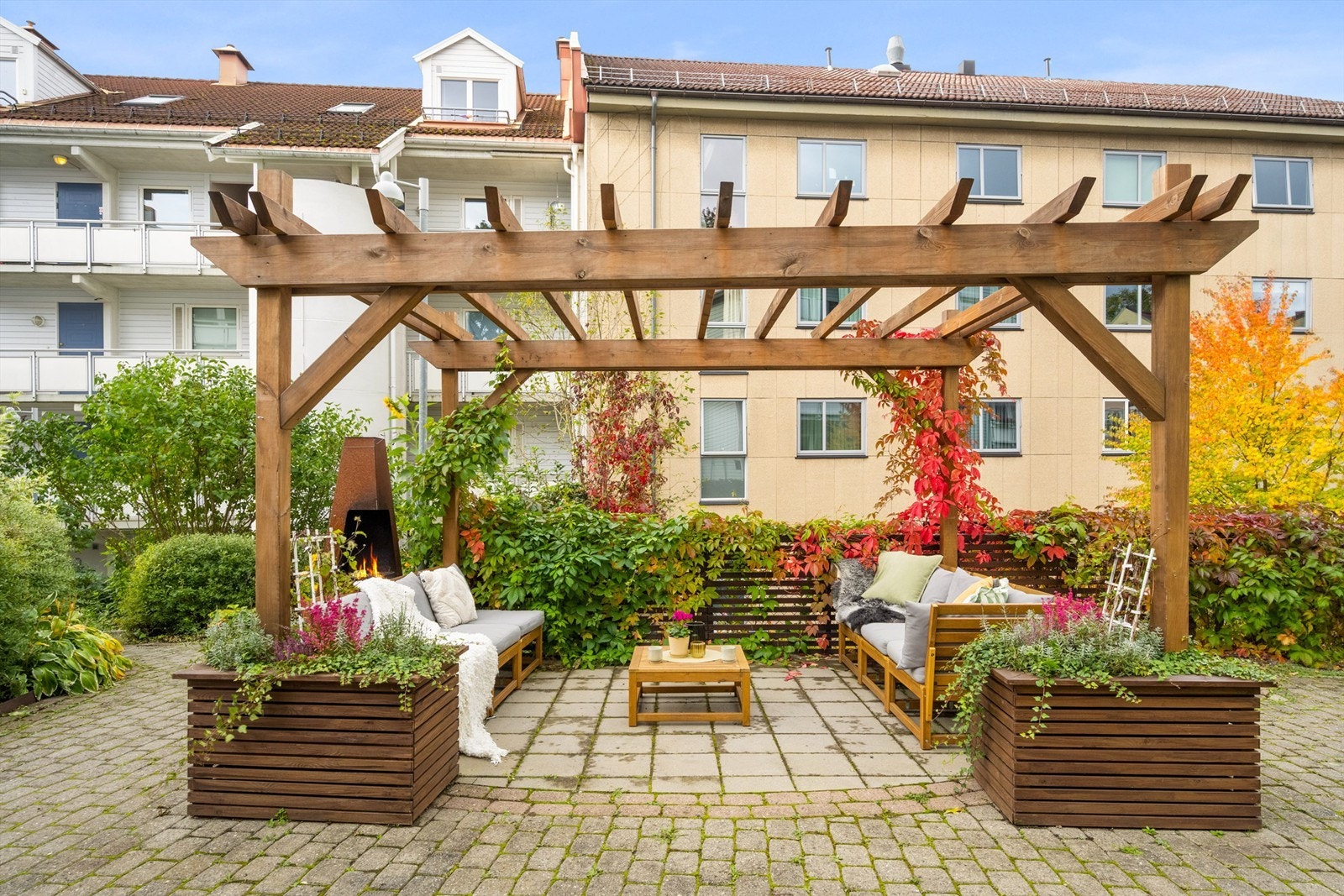 Borettslaget har en felles kjøkkenhage i bakgården som skaper trivsel og samhold blant naboene. Galleribilde