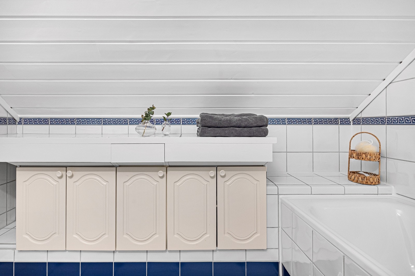 - Godt med skapplass samt mekanisk avtrekk - Galleribilde