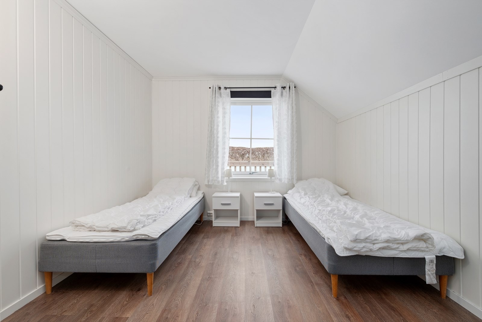 Alle rommene er malt i lyse farger. Galleribilde