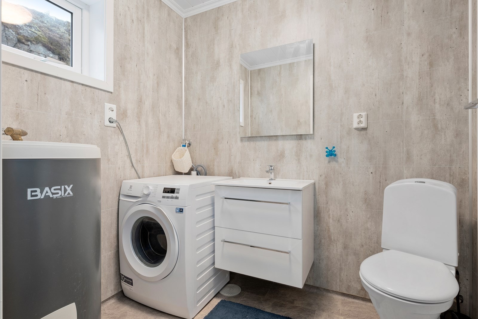 Badet er på 6m² og har opplegg til vaskemaskin. Galleribilde