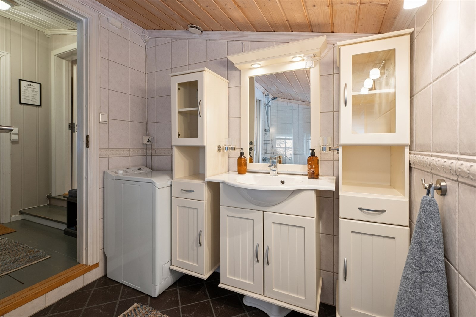 Det er også opplegg til vaskemaskin på badet. Galleribilde