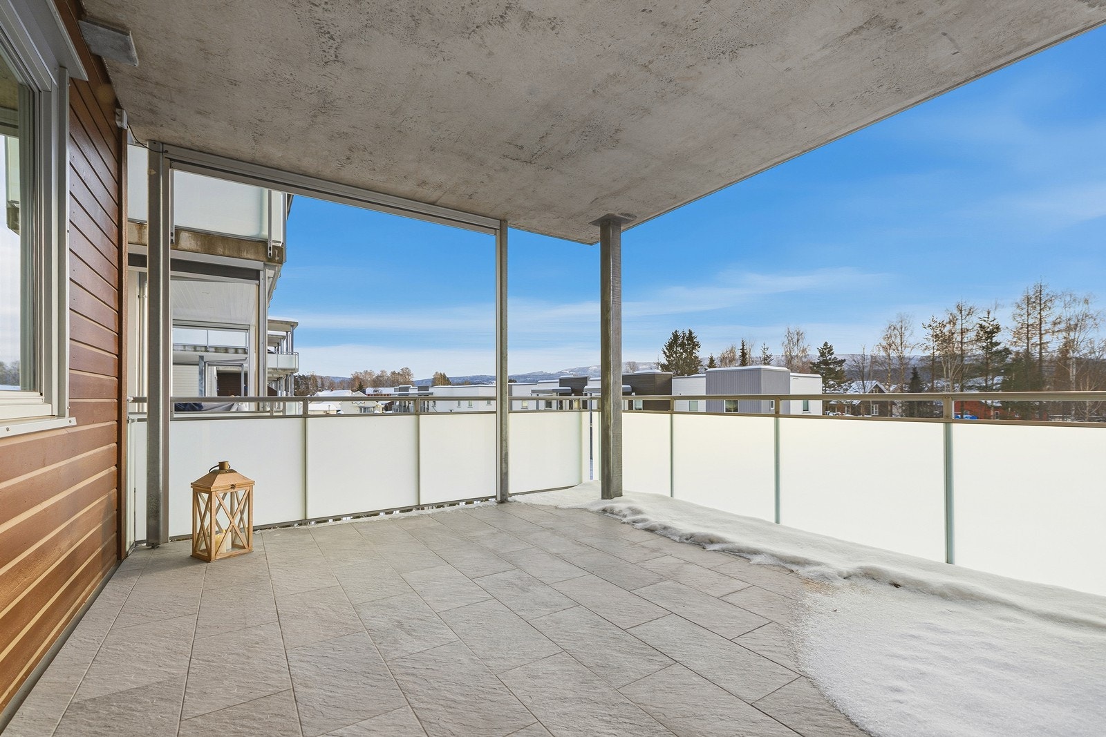 En tiltalende 3-roms selveierleilighet fra 2018 med sentrumsnær og attraktiv beliggenhet på Loesmoen. Galleribilde