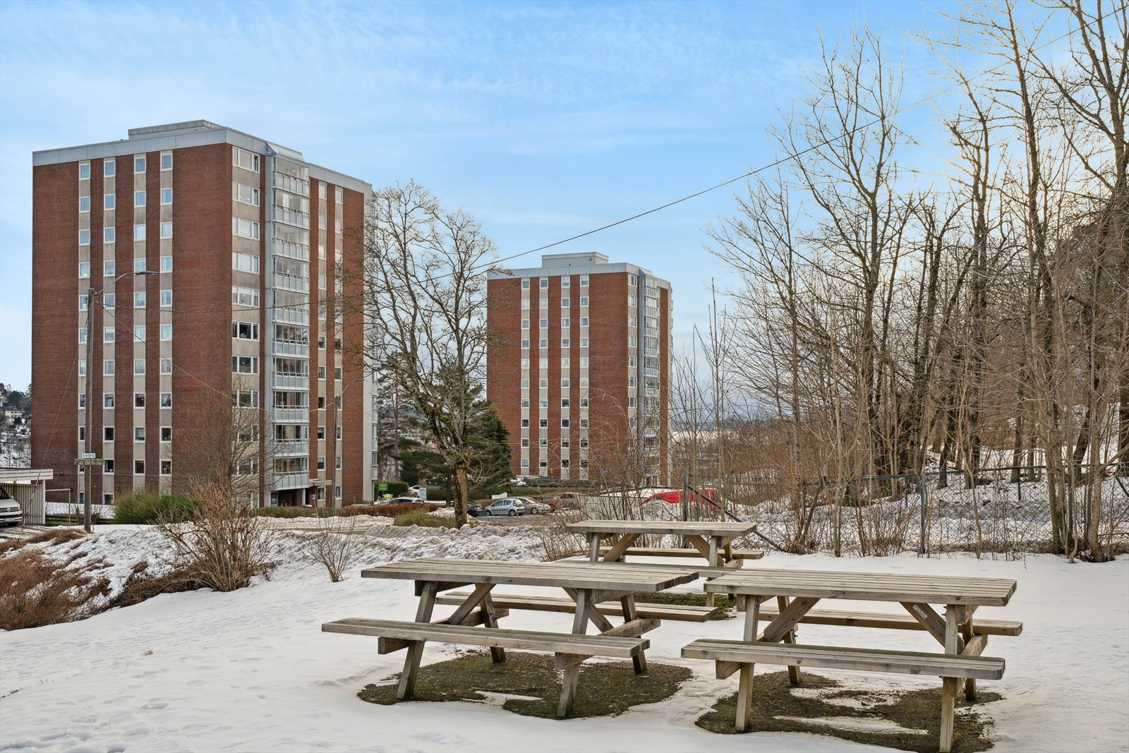 Området ved boligen er også et flott turområde med flere bålplasser, månedammen mm. Du kan også enkelt ta deg fra Solvang og over til Eik Galleribilde