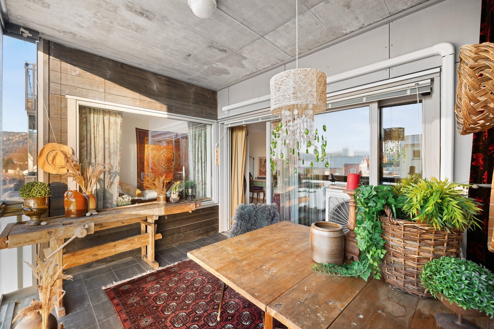 Innglasset balkong på 9 kvm. Galleribilde