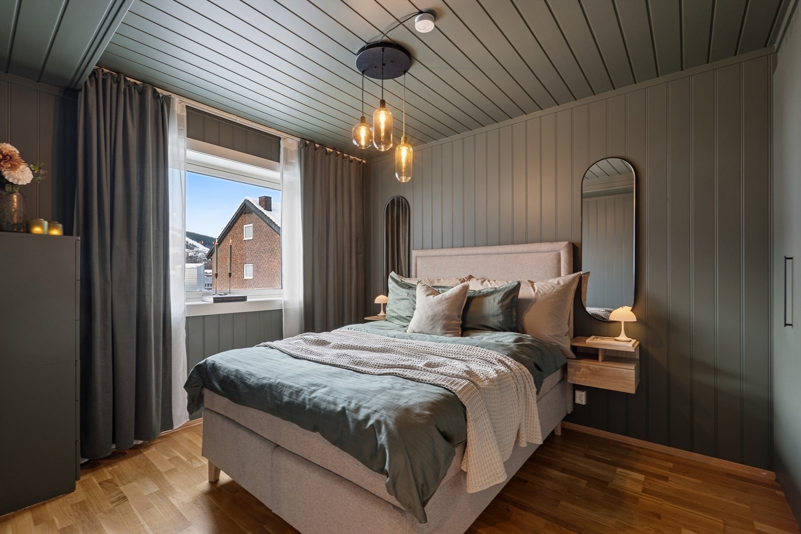 Videre byr leiligheten på to gode soverom. Galleribilde