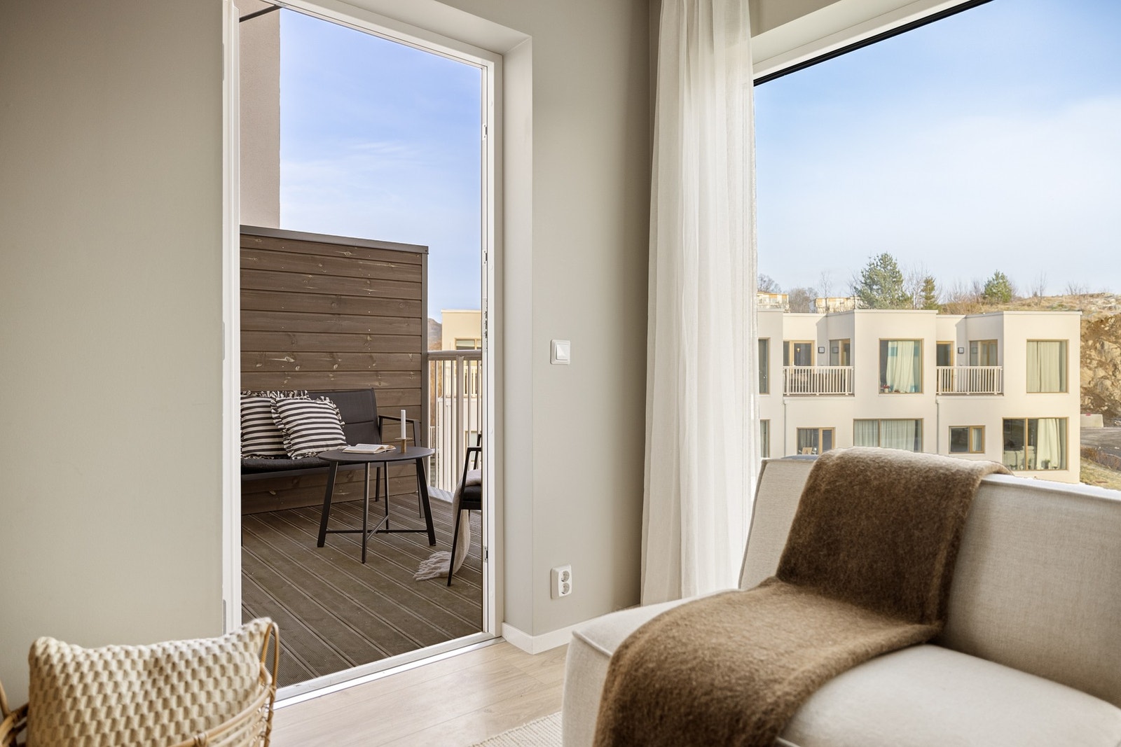 Fra stuen har du utgang til balkongen på ca. 6 kvm. Galleribilde