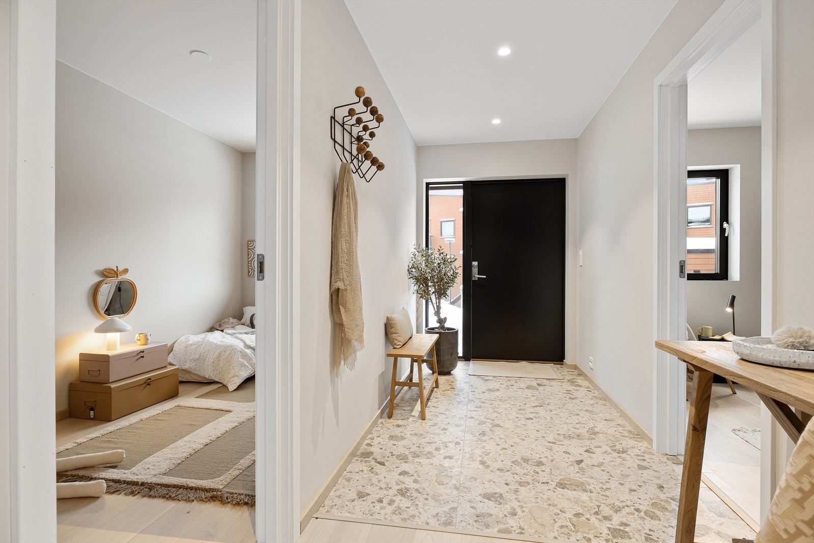 De to miste soverommene ligger på hver sin side av entrè. Galleribilde