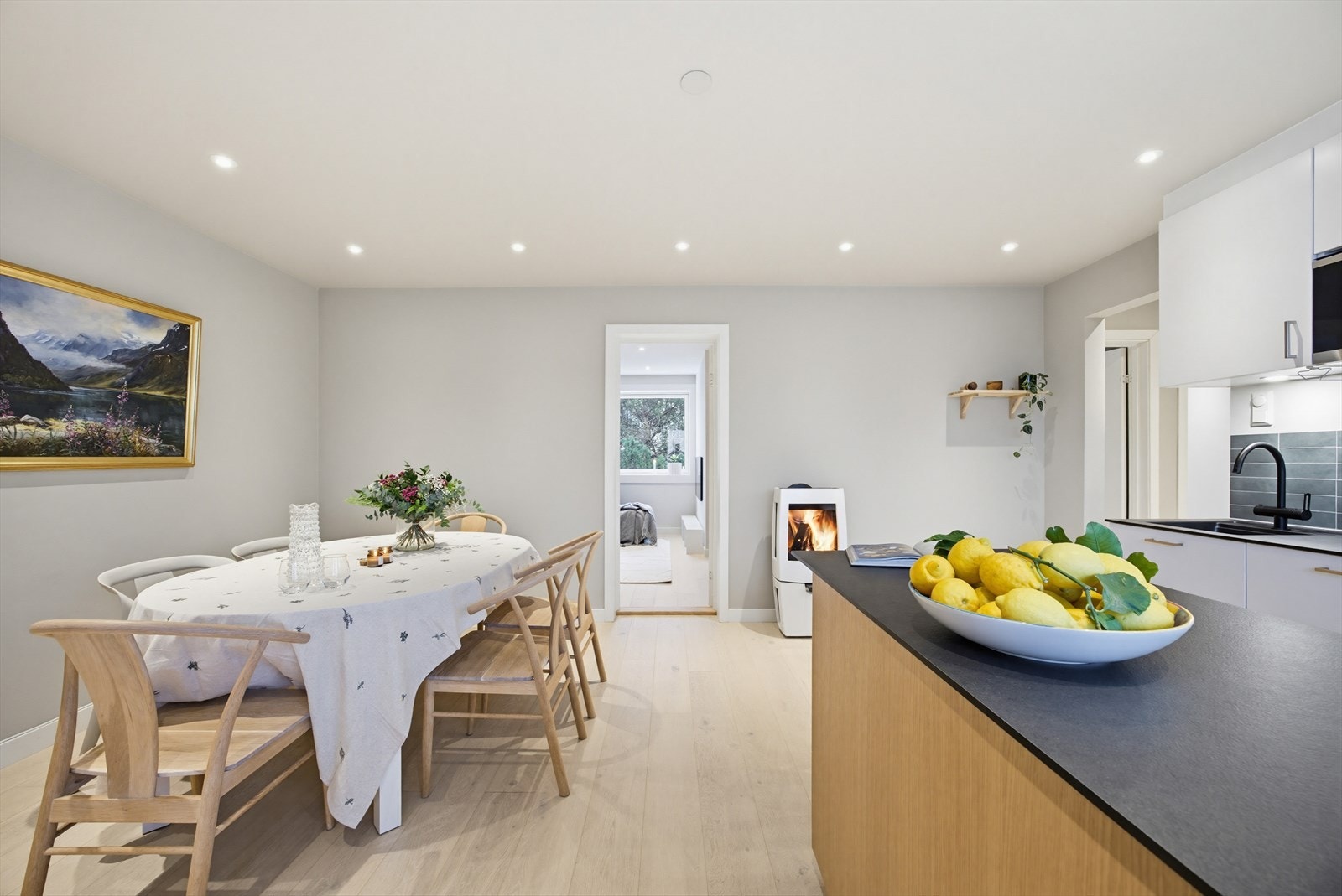 Innholdsrik, tidsriktig og stilren bolig Galleribilde