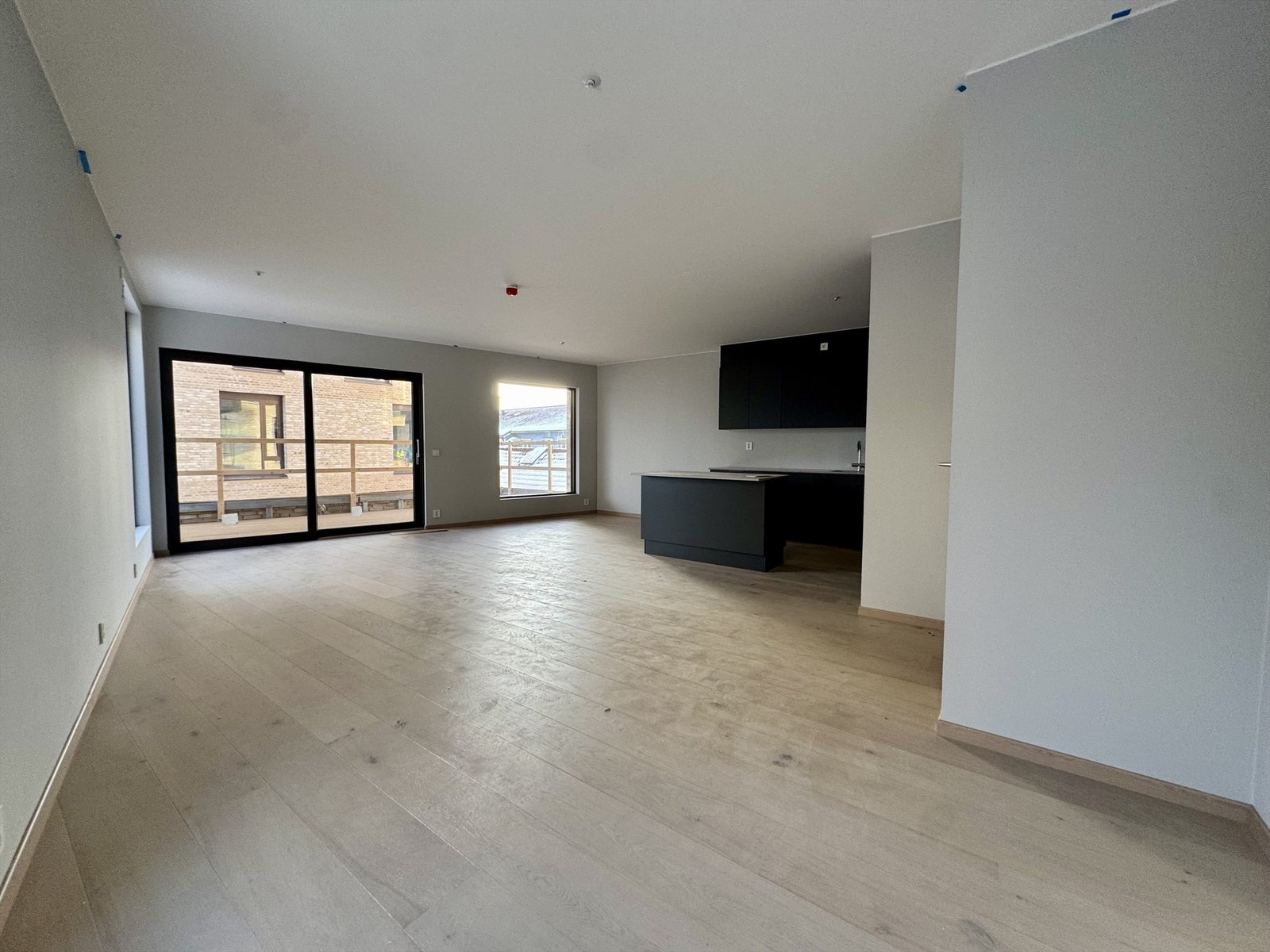 Dette er et salg av kontraktsposisjon vedrørende leilighet C-201 i prosjektet Røa-X. En lekker og stor 3-roms hjørneleilighet med sørvendt balkong på hele 12,5 m². Bilde fra byggeplass, 29/1-2026. Galleribilde