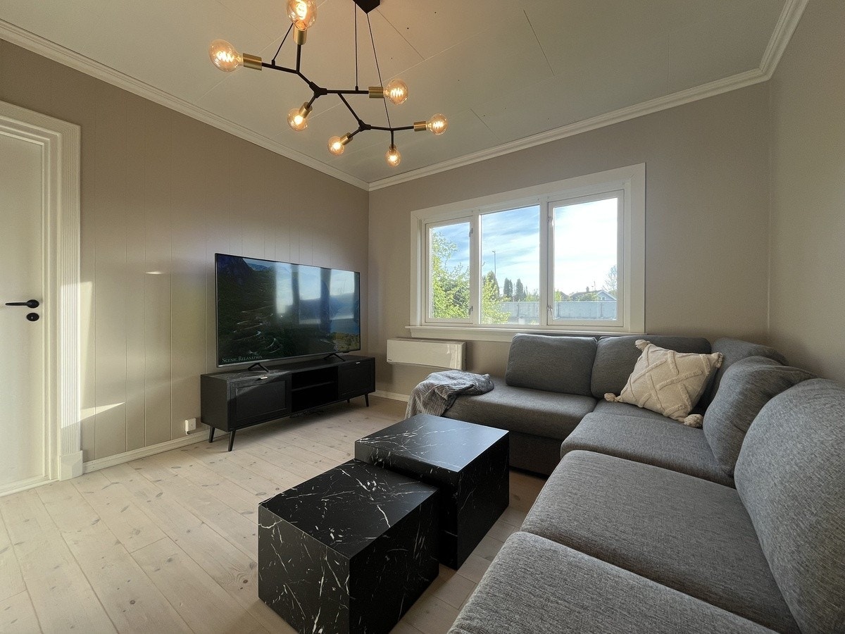 Stor og flott ambient light TV! Galleribilde