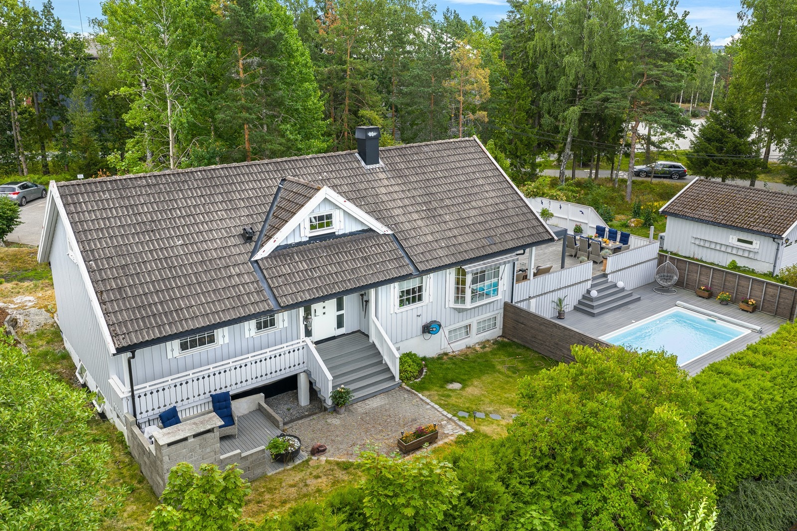 Familiebolig med flotte uterom og kort vei til barnehager, skole, turområde og offentlig kommunikasjon Galleribilde