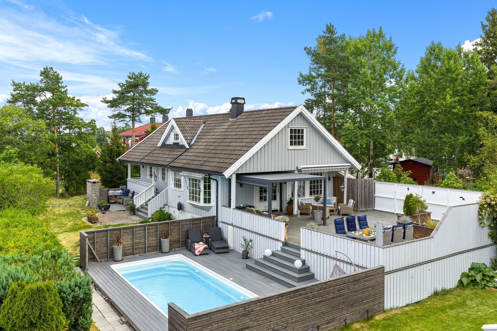 Innholdsrik familiebolig med flotte utearealer Galleribilde