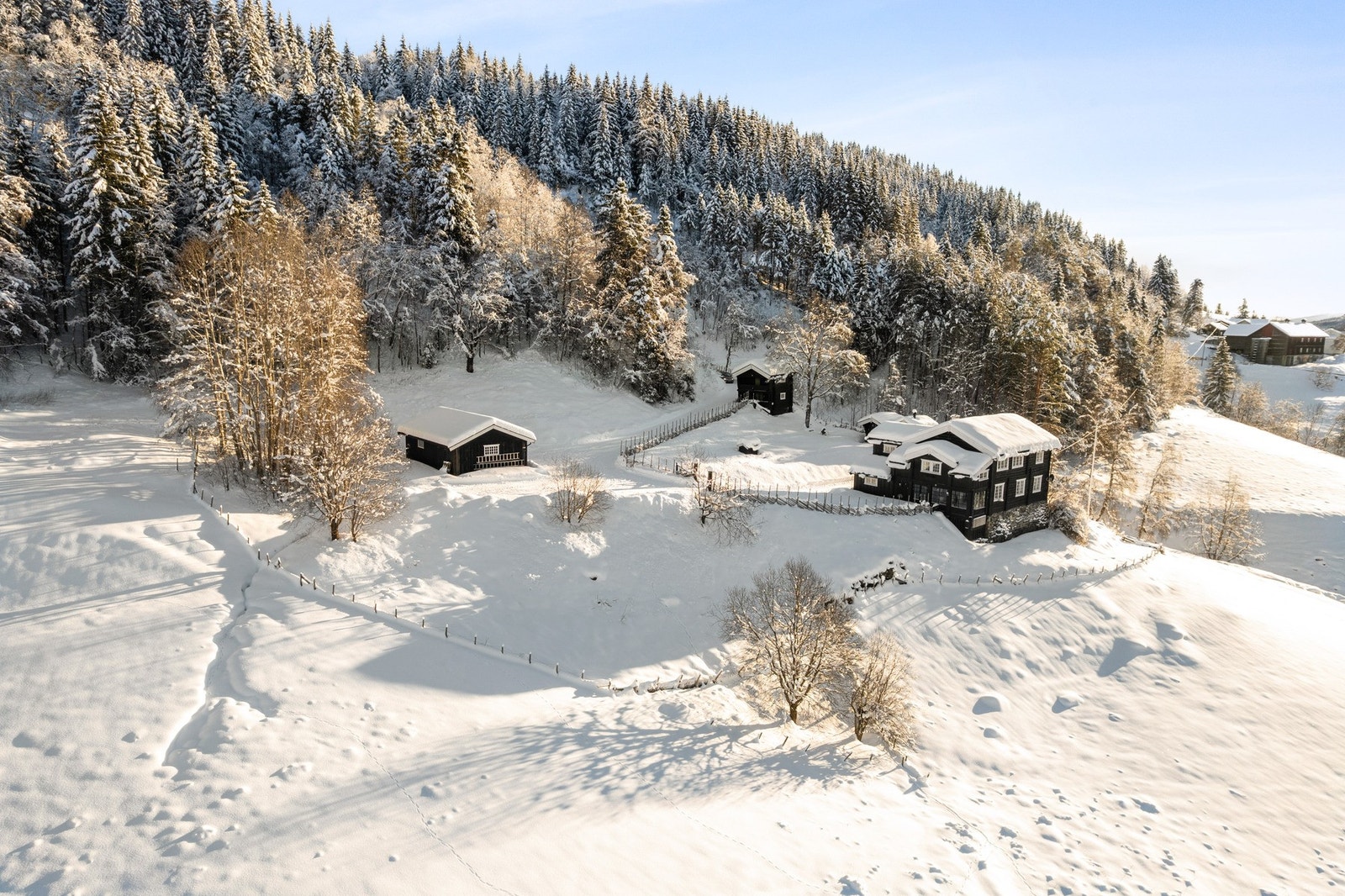 Med nærhet til både Vestfjellet og Nordfjellet har du rikelig med varierte turmuligheter i nærheten. Galleribilde