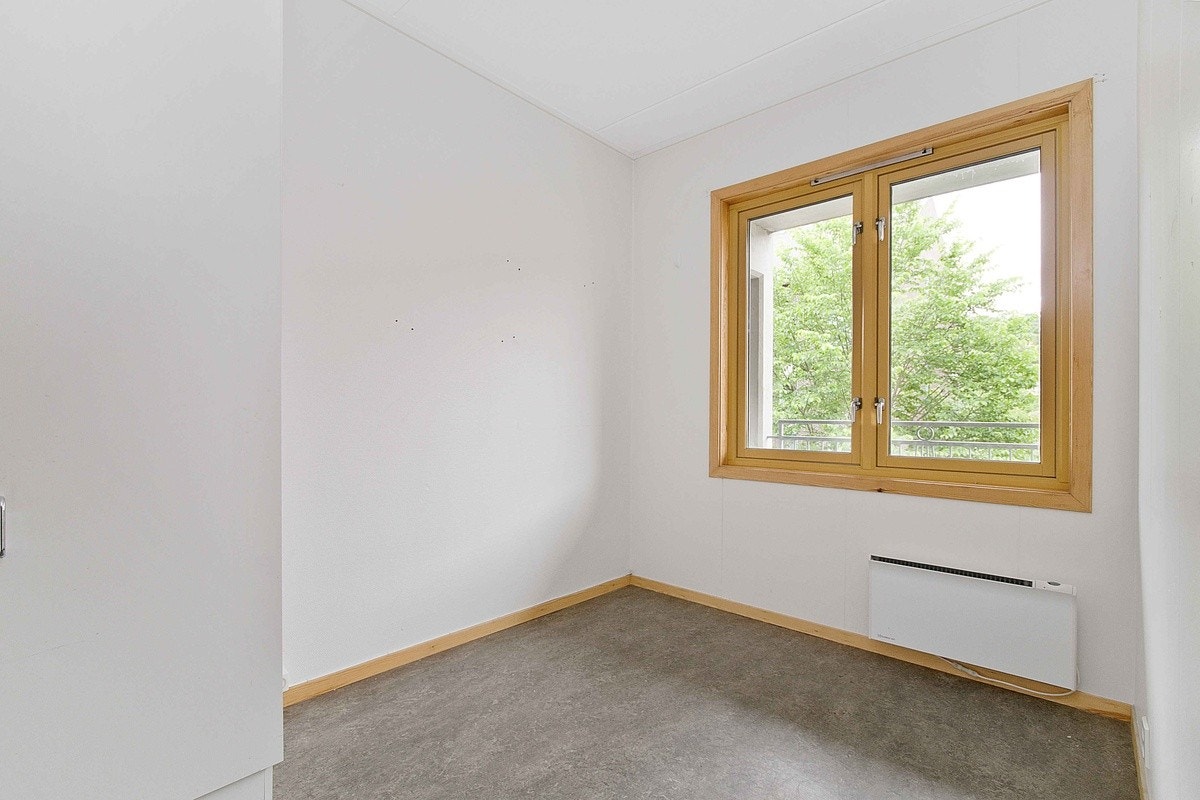 Soverom 2 med garderobeskap Galleribilde