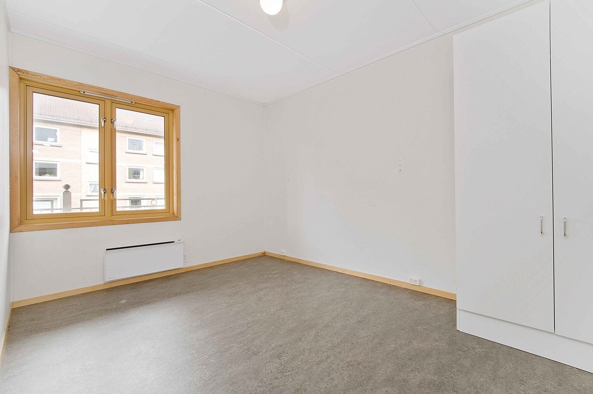 Soverom 1 med garderobe Galleribilde