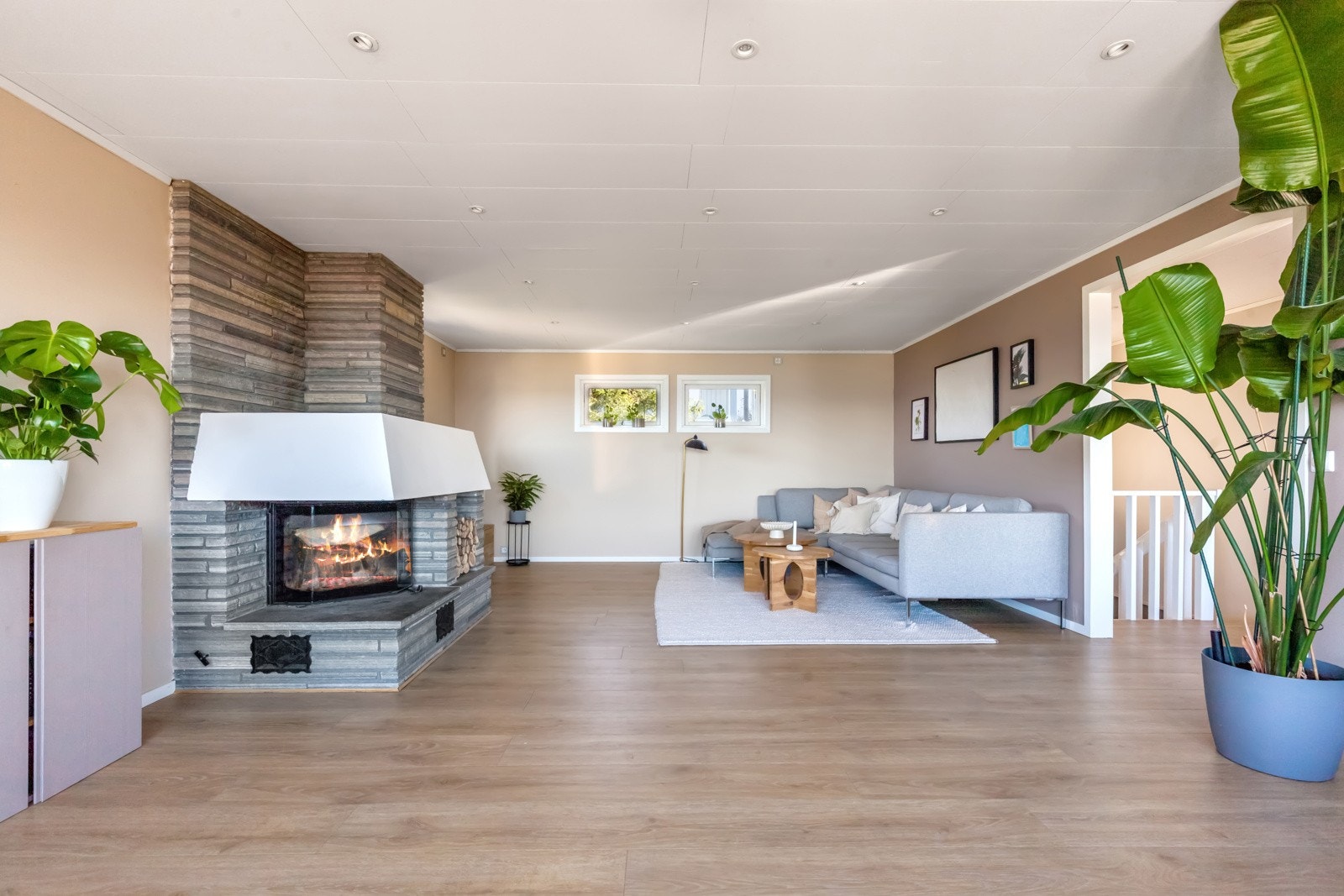 En fleksibel og stor stue for både hverdagsliv og sosiale anledninger. Galleribilde