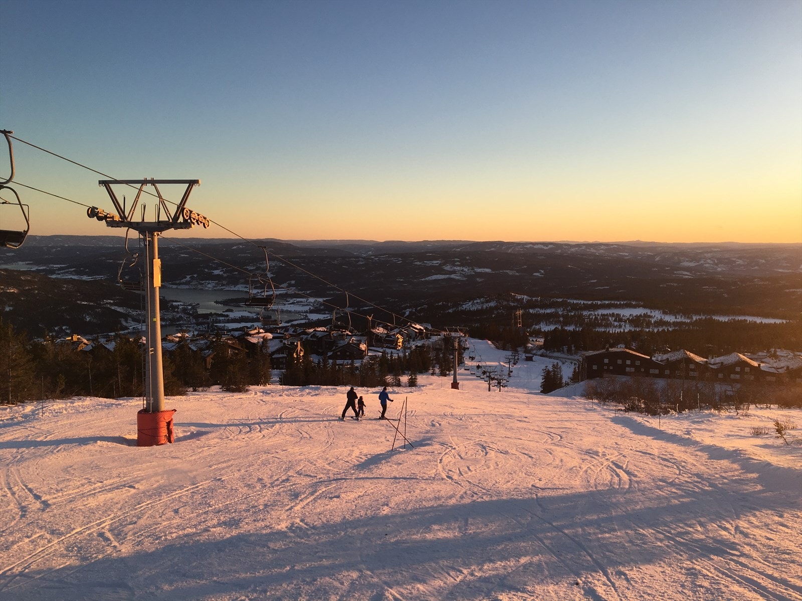 Alpinanlegget på Norefjell har 14 heiser og hele 30 nedfarter! Galleribilde