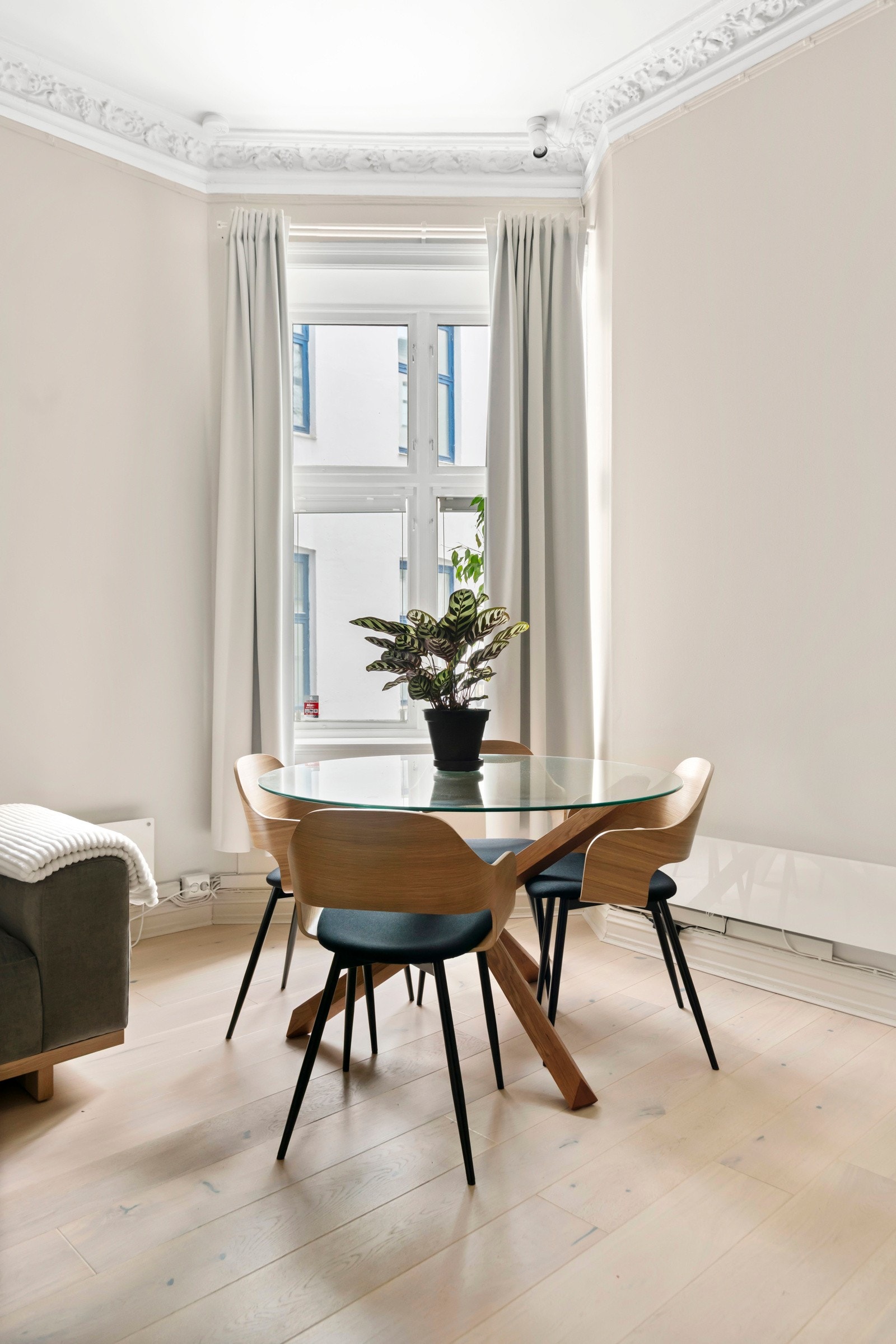 Det er god plass til stort spisebord med plass til flere gjester. Galleribilde