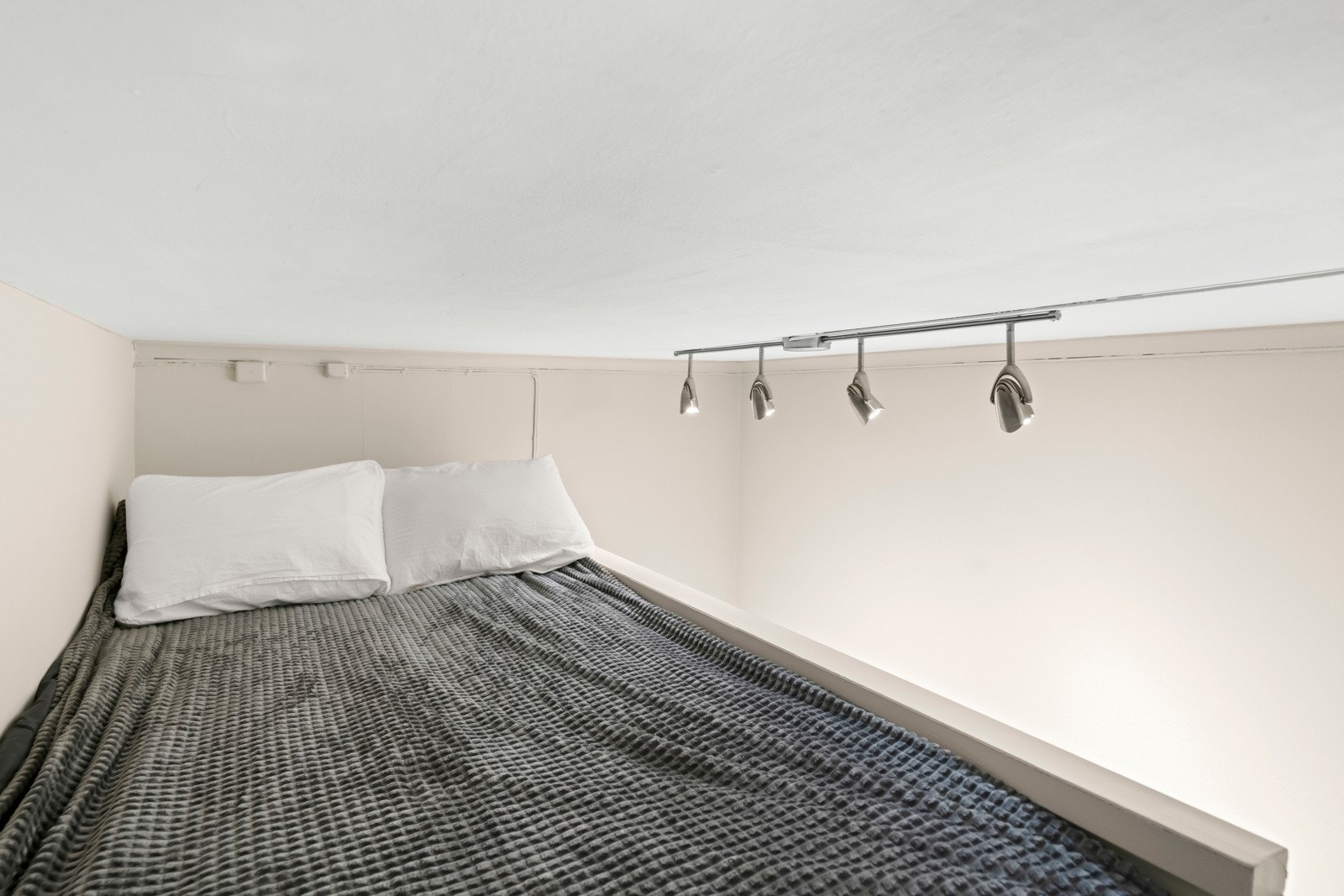 Soveplass på hems. Galleribilde