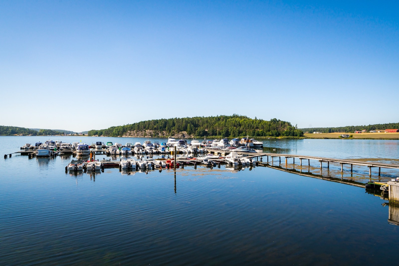 Småbåthavner er det flere av i området. Like utenfor venter øyriket Hvaler og den svenske vestkysten. Galleribilde