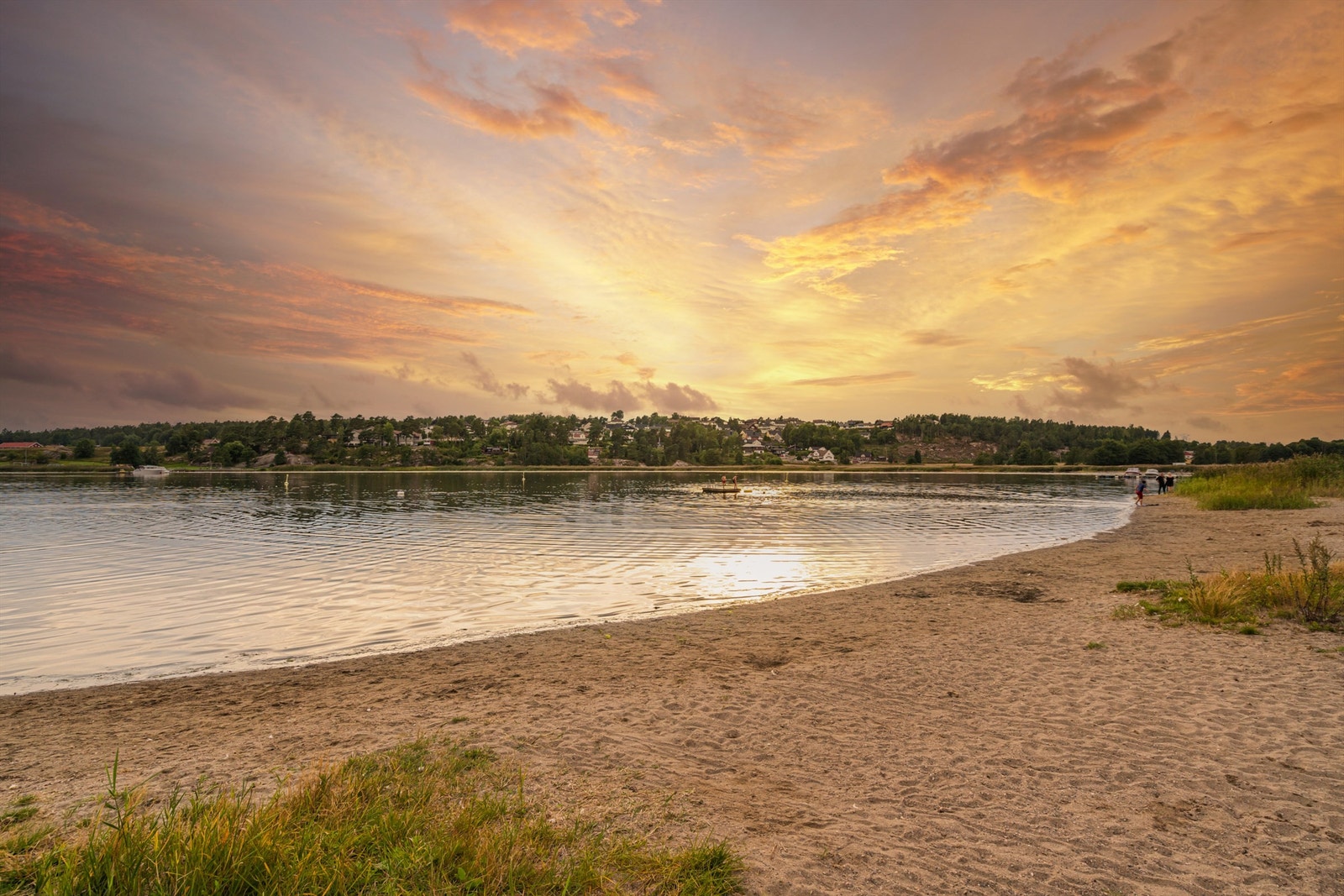 Til den populære badeplassen Vispen er det kun en kort sykkeltur fra Kjølshunn. Galleribilde