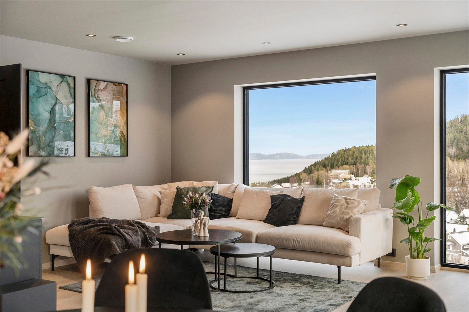 Det er balansert ventilasjon i boligen som sikrer et godt inneklima. Galleribilde