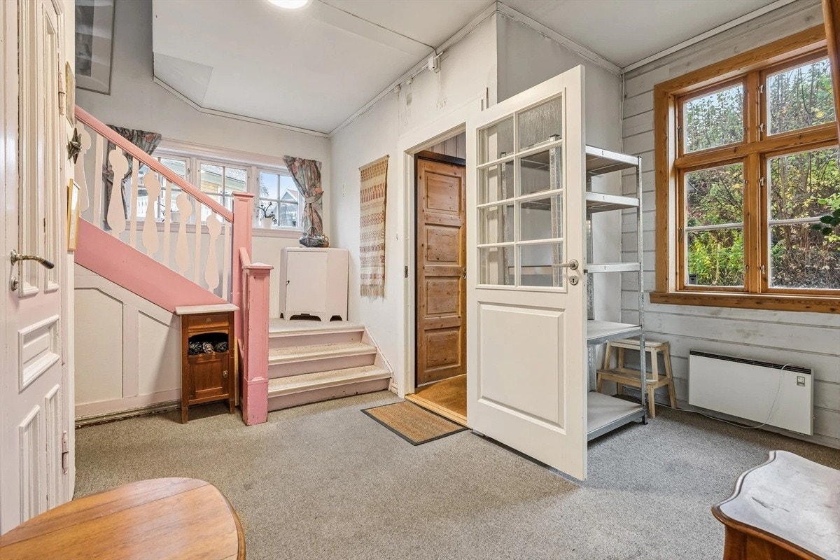 Stor entrè, ekstra toalett ved inngang Galleribilde