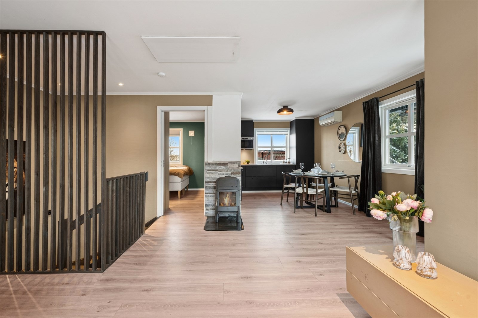 Peisovnen bidrar til å varme opp både rom og stemning. Galleribilde