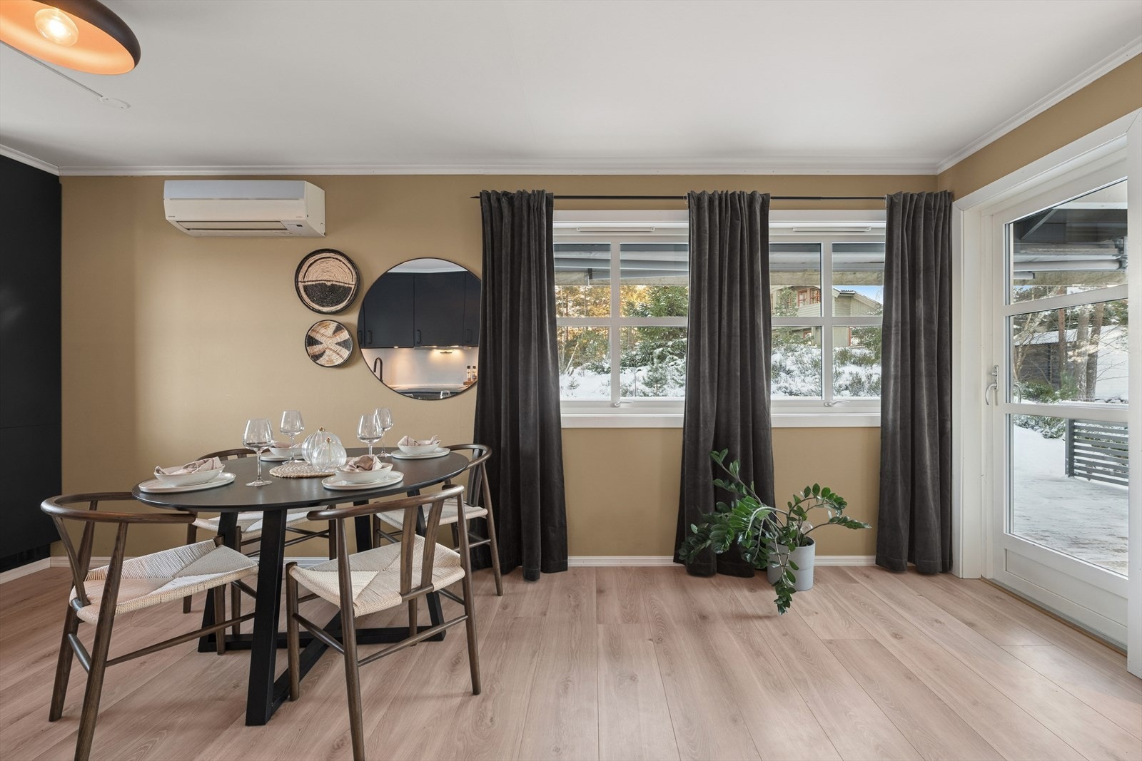 Spisegruppen tar plass i egen sone og inviterer til sosiale og hyggelige måltider med kjente og kjære. Galleribilde