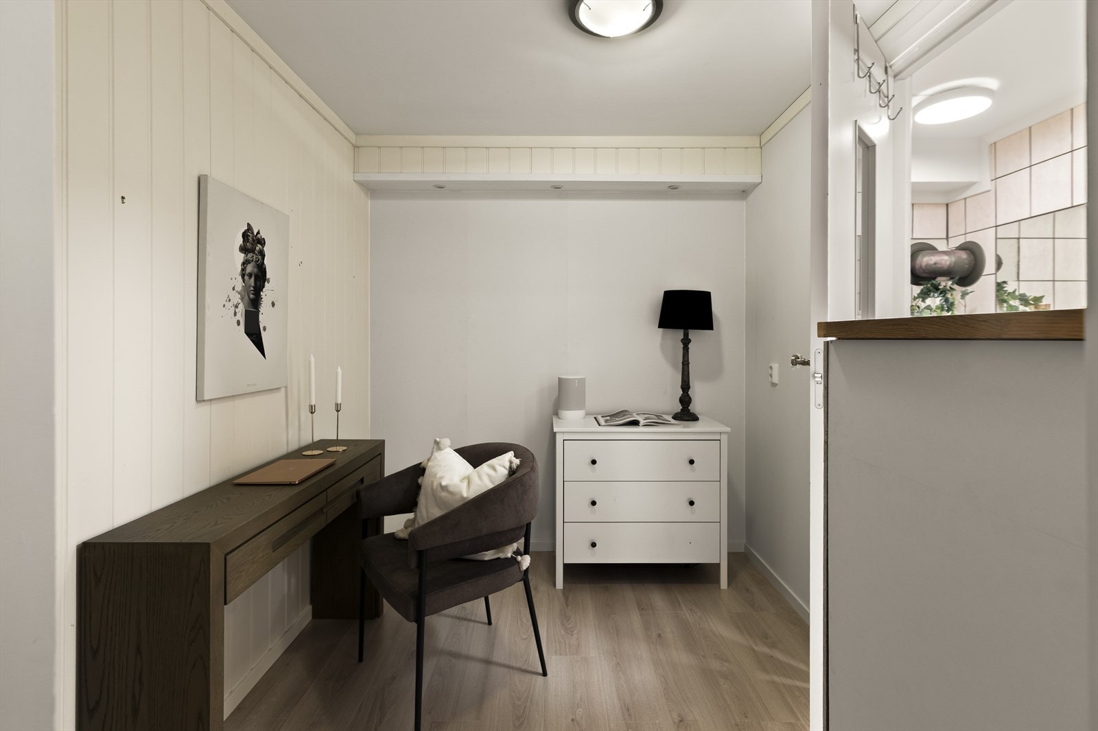 Bod / kontor innenfor tv-stuen Galleribilde