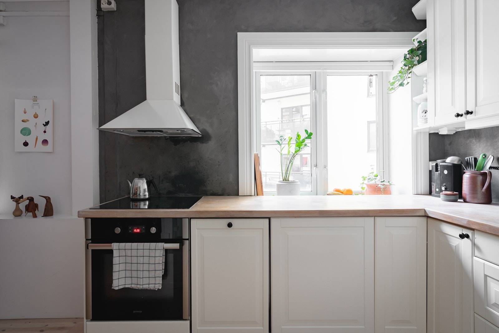 Varmtvann, fyring, TV og internett er inkludert i felleskostnadene. Galleribilde